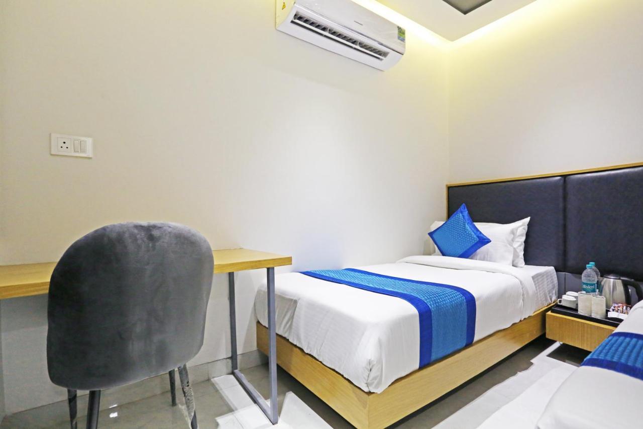 Apple - Near Delhi Airport With Free Airport Transsfer 3* New Delhi